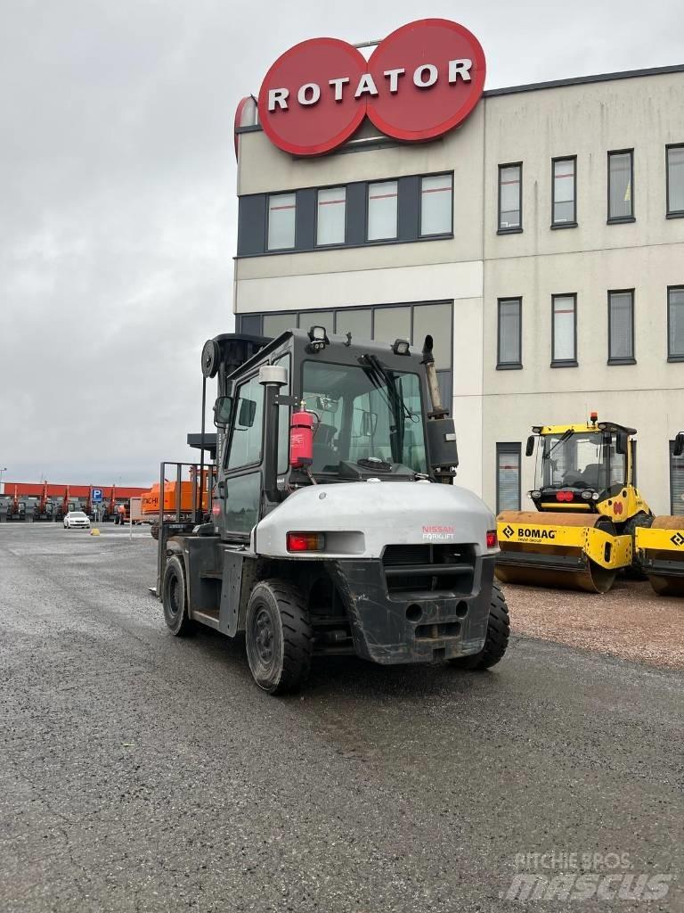 Nissan L1 F6 F70 Y Tehnika ar dīzeļa dzinēju