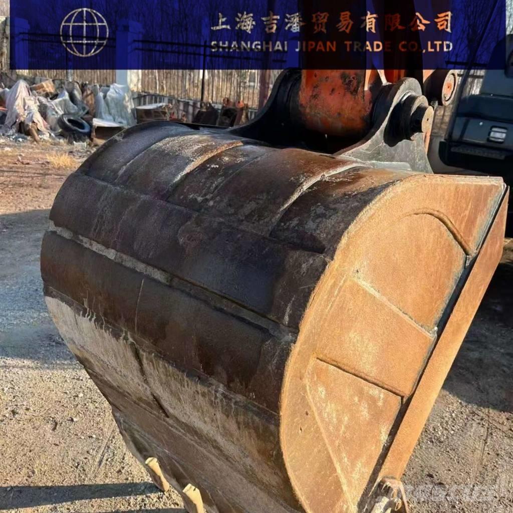 Hitachi ZX 200 Kāpurķēžu ekskavatori