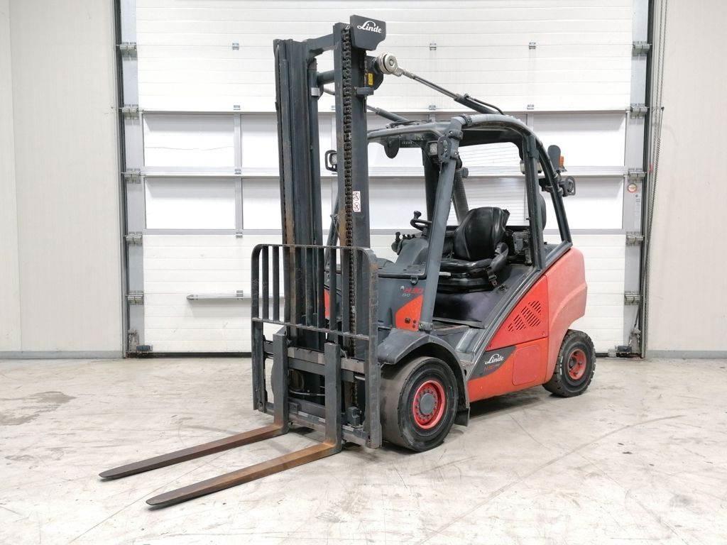 Linde H30D-02 Tehnika ar dīzeļa dzinēju