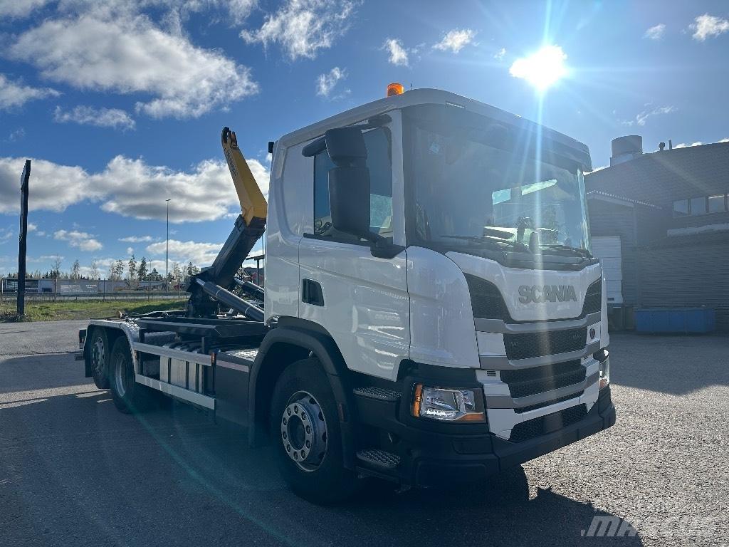 Scania P 360 Treileri ar āķi