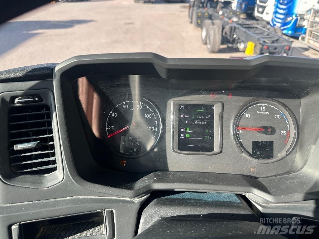 Scania P 360 Treileri ar āķi