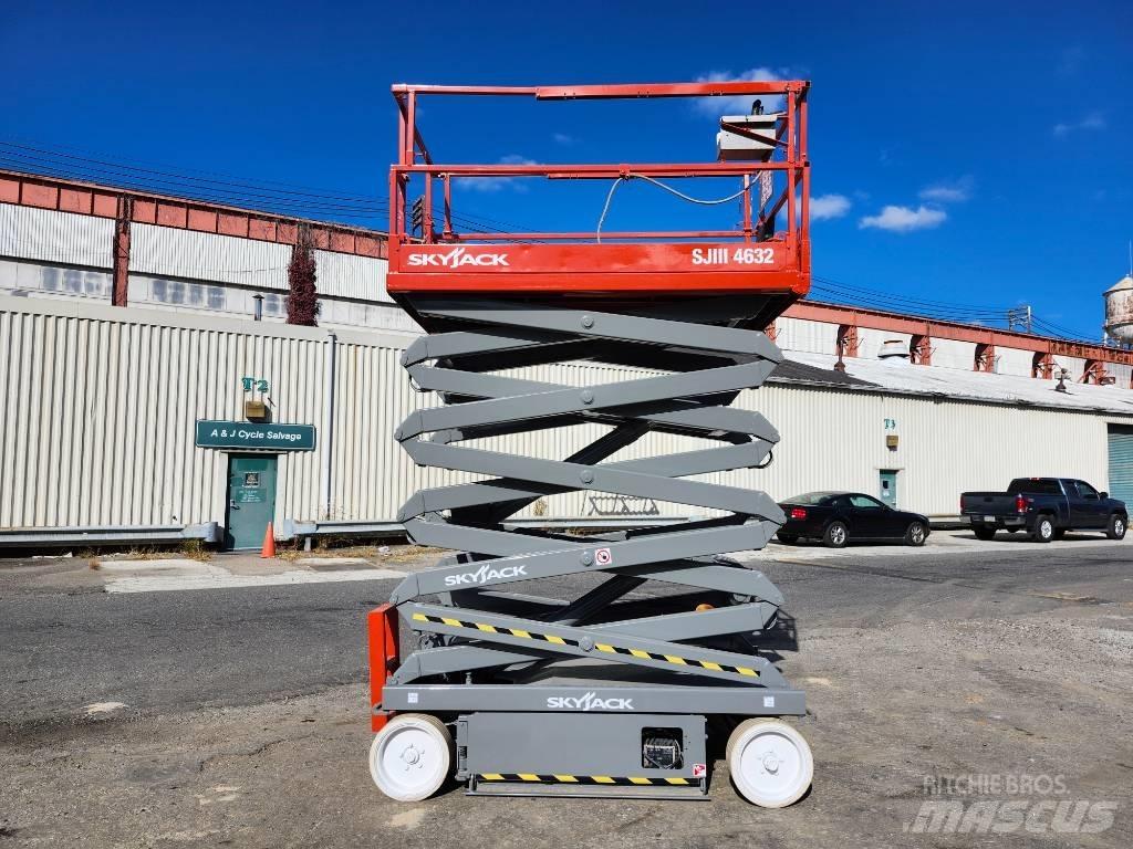 SkyJack SJ 4632 Šķerveida pacēlāji