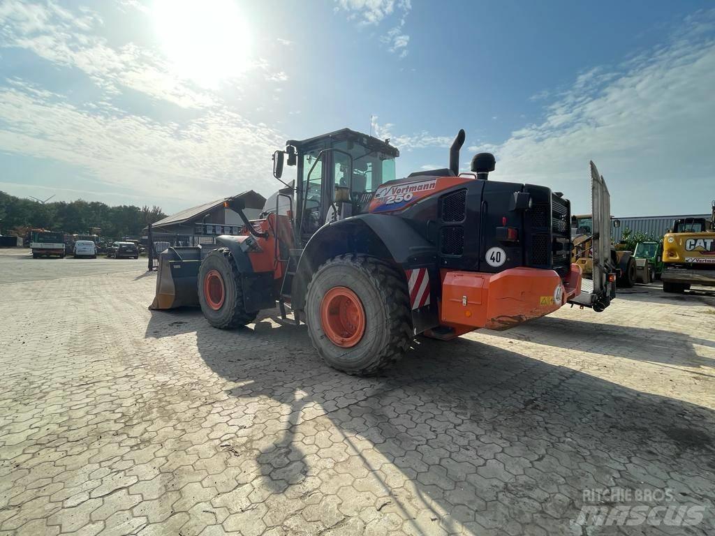Hitachi ZW 250-6 Iekrāvēji uz riteņiem