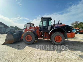 Hitachi ZW 250-6 Iekrāvēji uz riteņiem
