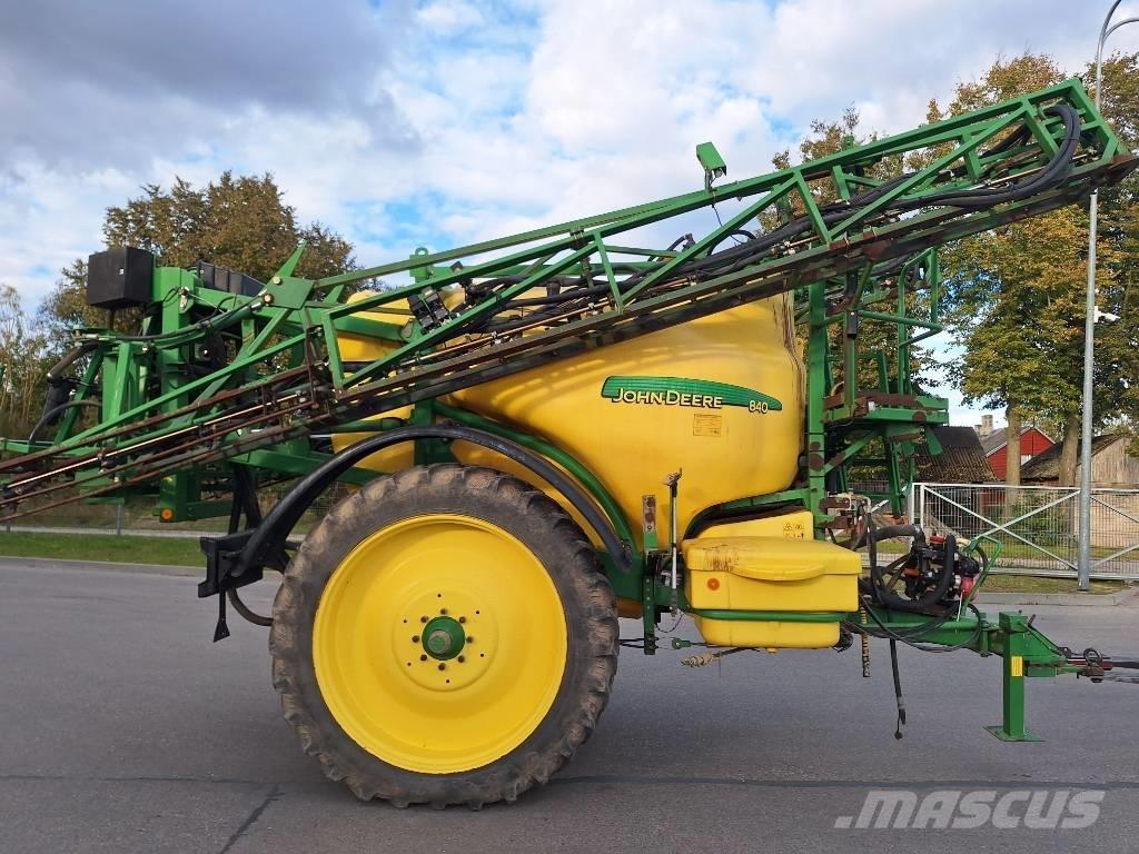 John Deere 840 Piekabināmie smidzinātāji(miglotāji)