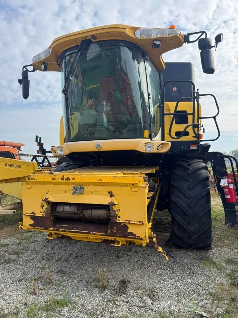 New Holland CR 960 Ražas novākšanas kombaini