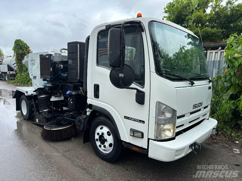Isuzu NPR HD Ielu tīrāmās mašīnas