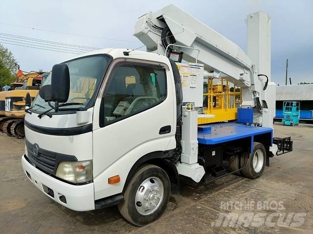 Tadano BT-110-1 Pacēlāji uz automašīnas bāzes