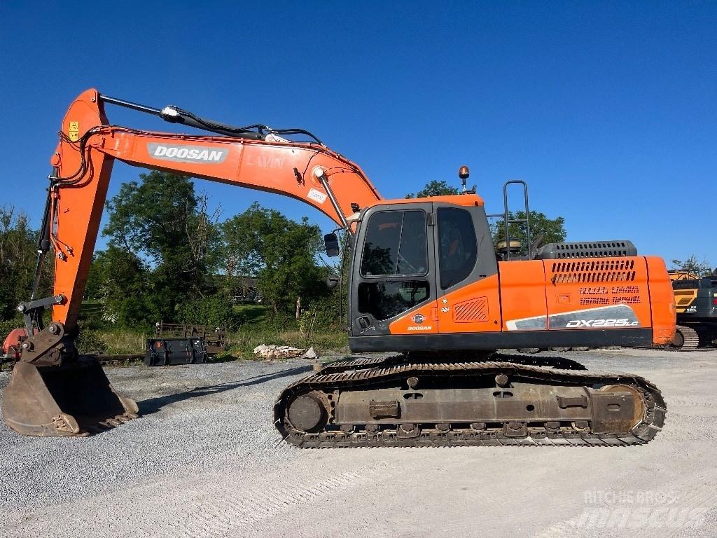 Doosan DX 225 LC-5 Kāpurķēžu ekskavatori