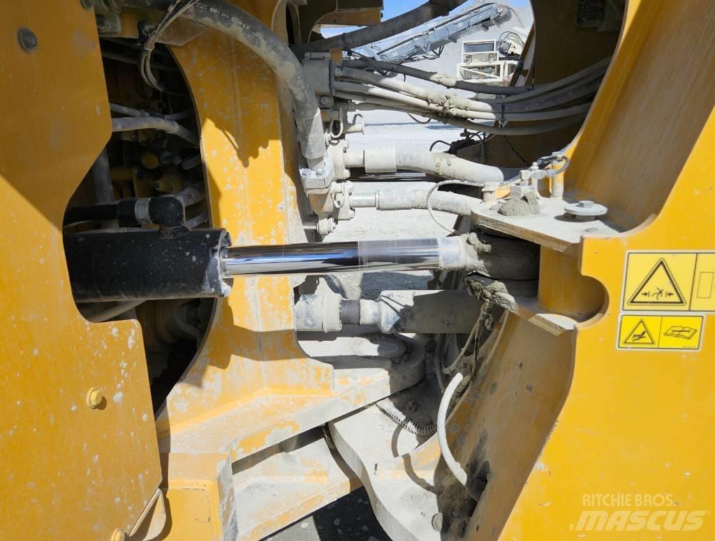 CAT 982 M Iekrāvēji uz riteņiem