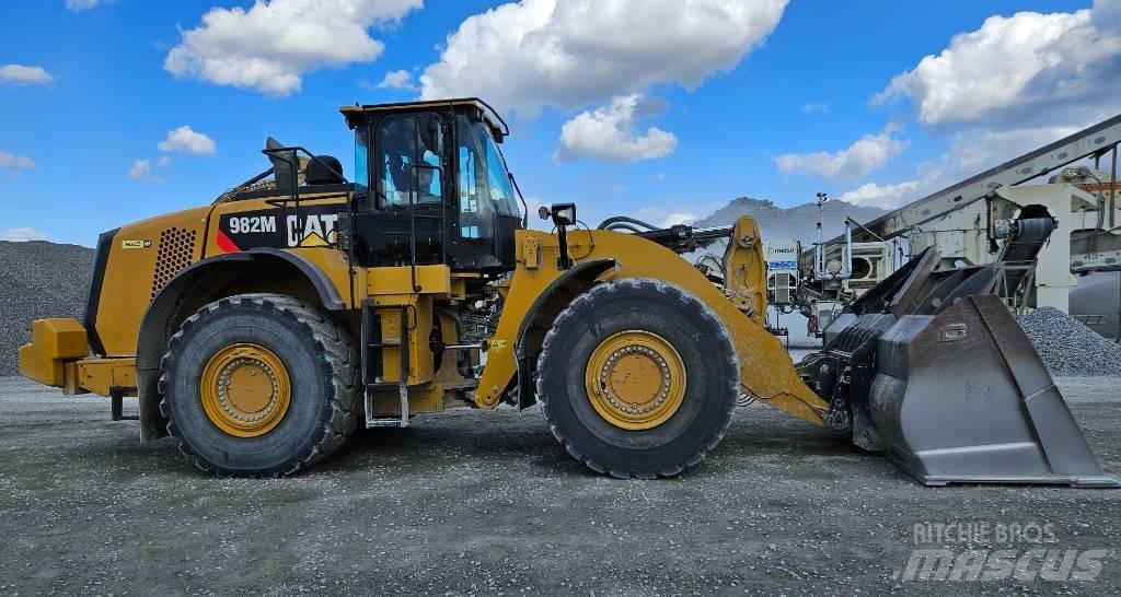 CAT 982 M Iekrāvēji uz riteņiem