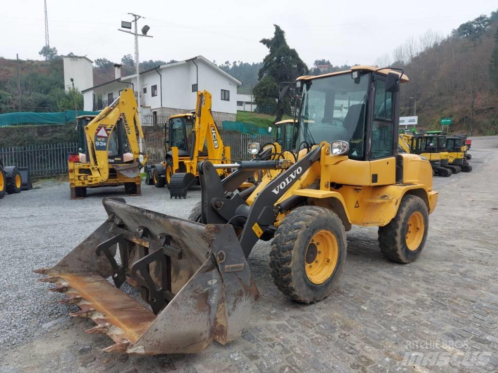 Volvo L 30 G Iekrāvēji uz riteņiem