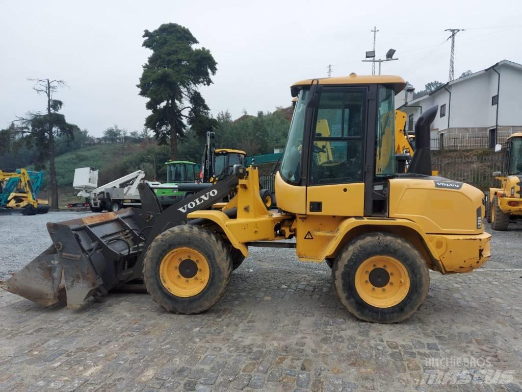 Volvo L 30 G Iekrāvēji uz riteņiem