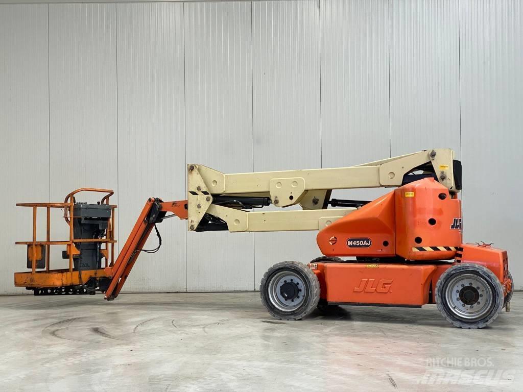 JLG M450AJ Strēles pacēlāji