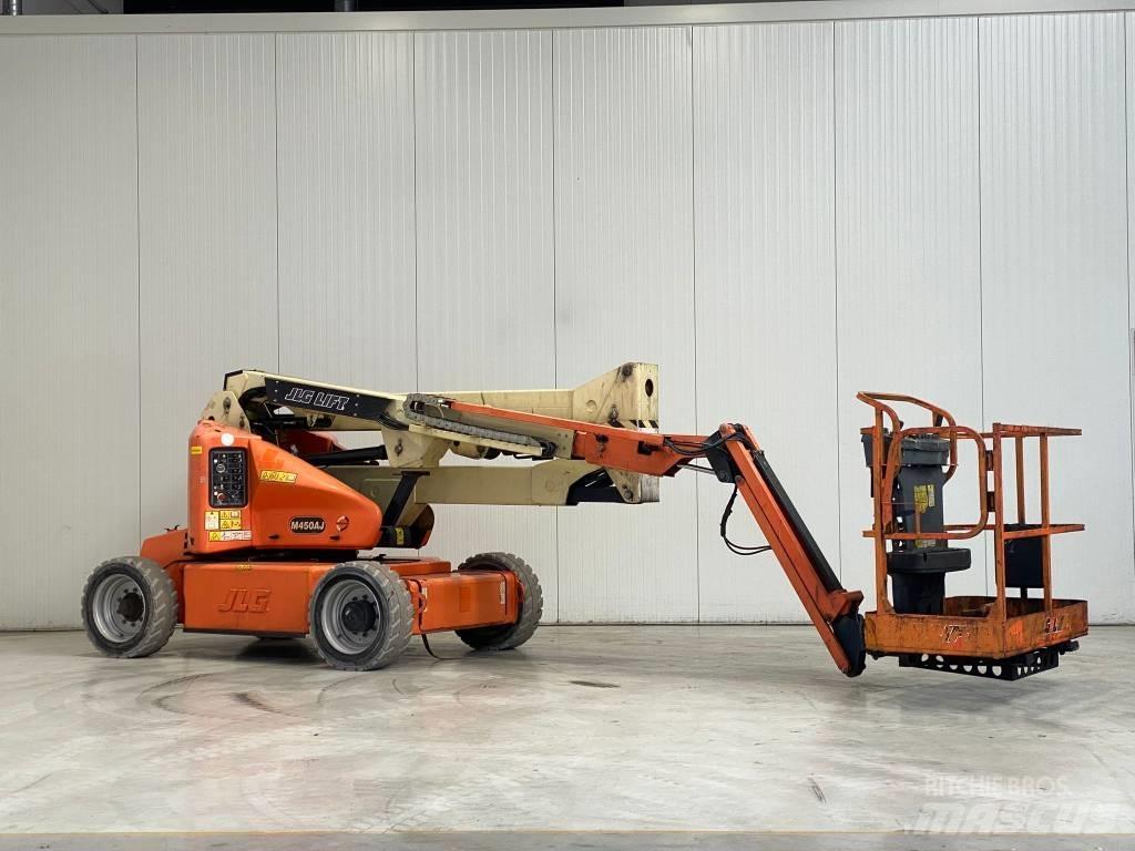JLG M450AJ Strēles pacēlāji
