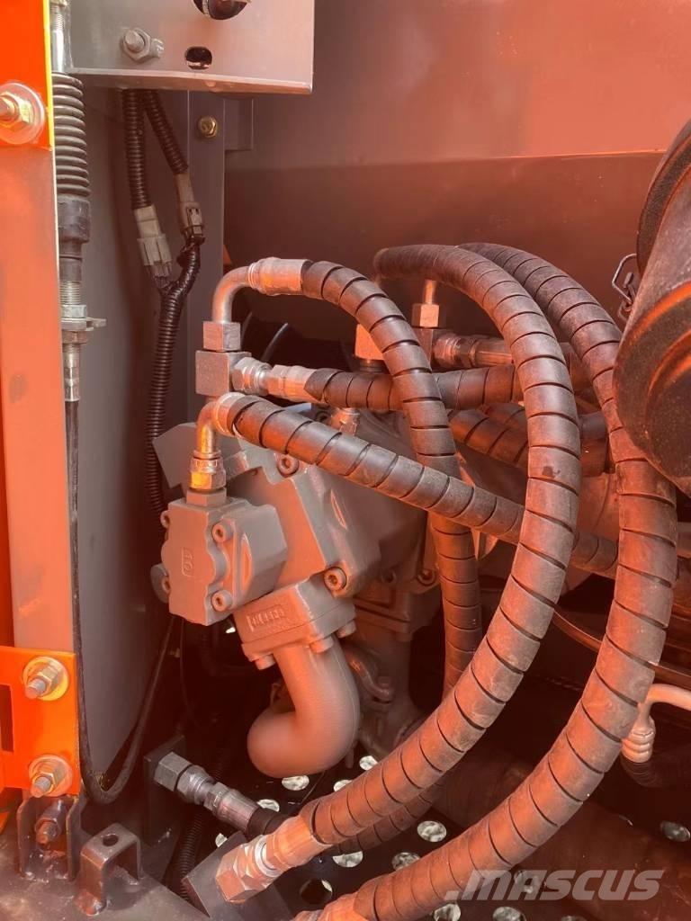 Hitachi 70-5A Kāpurķēžu ekskavatori