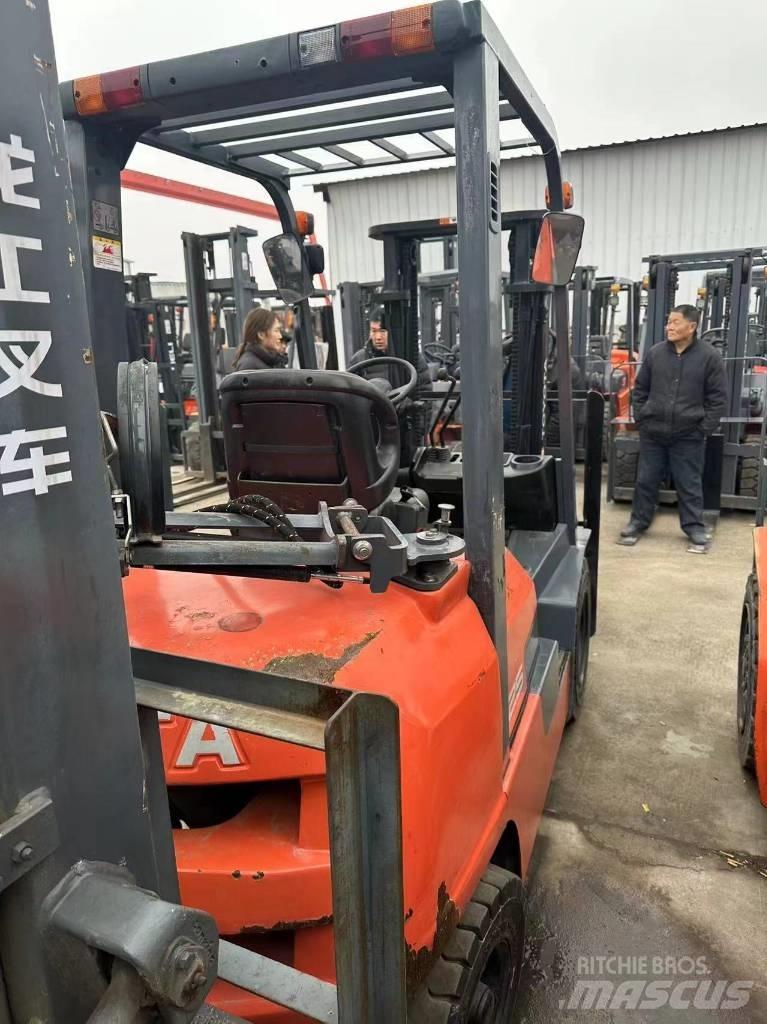 Toyota FD 20 Tehnika ar dīzeļa dzinēju