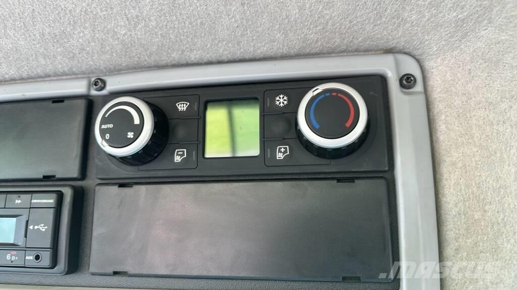 Valtra Q305 Traktori