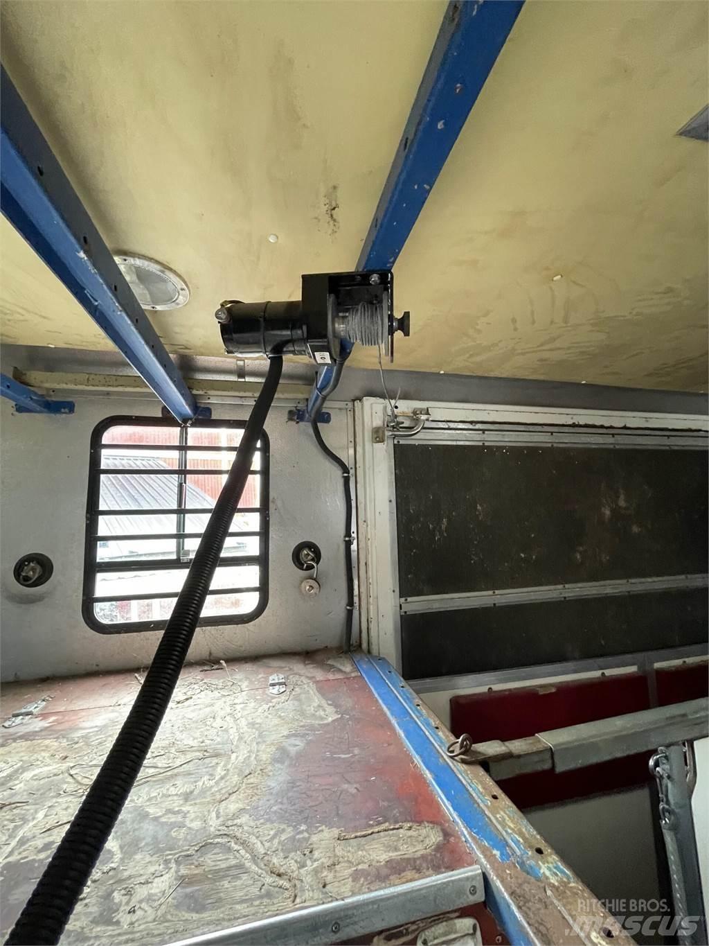 Volvo FL7 Dzīvnieku pārvadāšanas transports