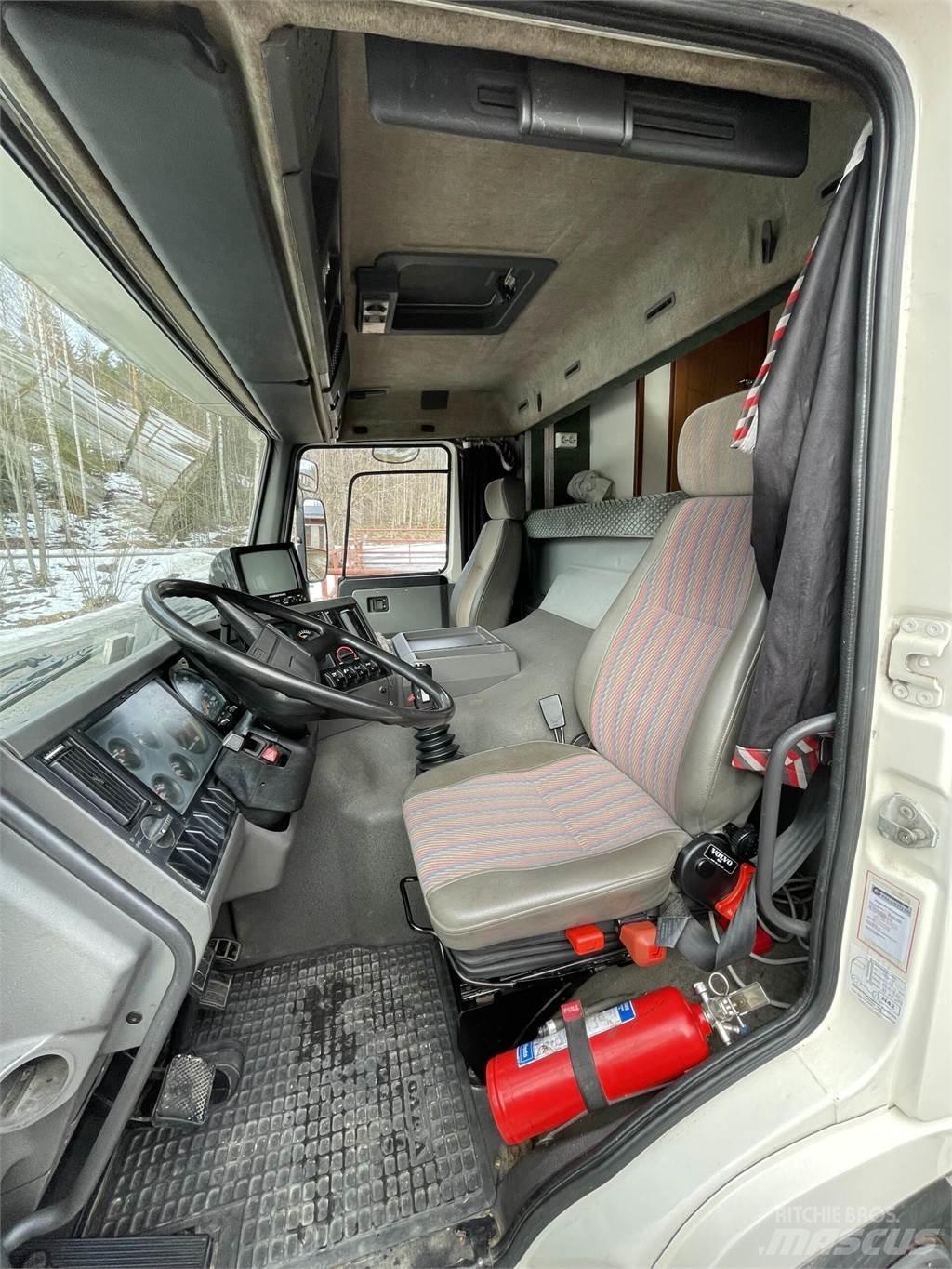 Volvo FL7 Dzīvnieku pārvadāšanas transports