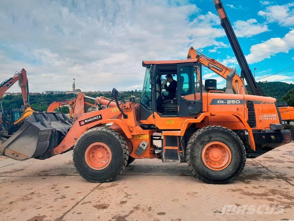 Doosan DL 250-3 Iekrāvēji uz riteņiem