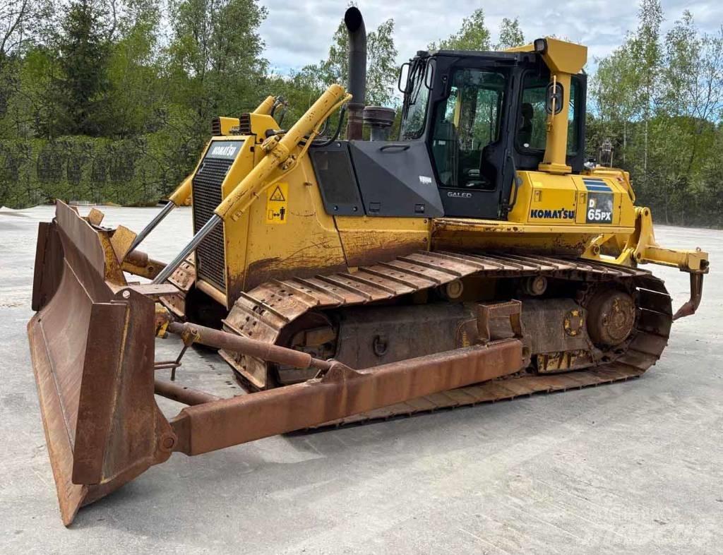 Komatsu D 65 PX-15 Kāpurķēžu buldozeri