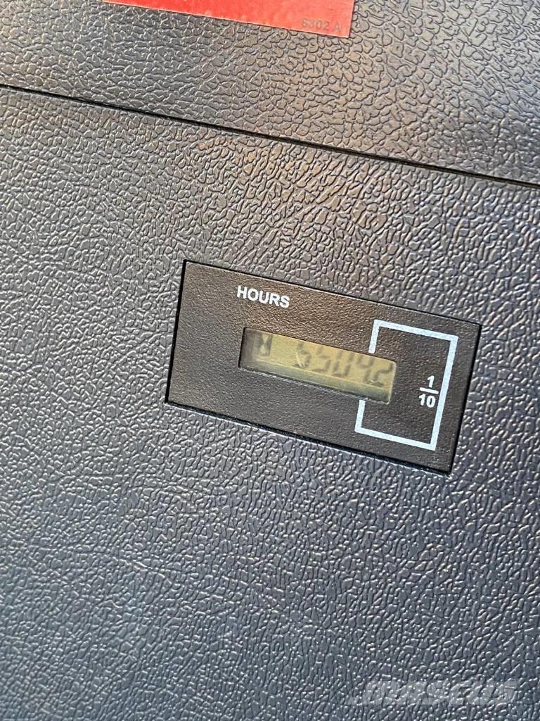 Hyundai HW 180 Ekskavatori uz riteņiem