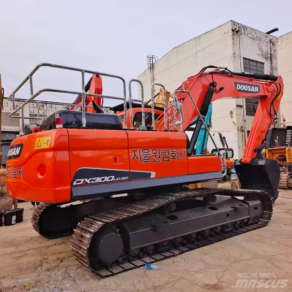 Doosan DX 300 Kāpurķēžu ekskavatori