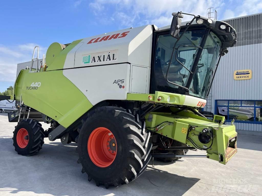 CLAAS Tucano 440 Ražas novākšanas kombaini
