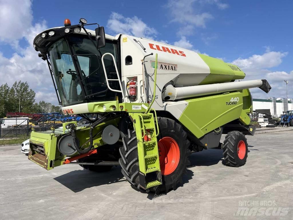 CLAAS Tucano 440 Ražas novākšanas kombaini