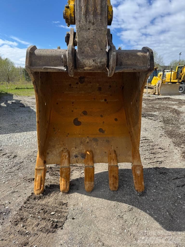 Komatsu HB365LC-3E0 Kāpurķēžu ekskavatori