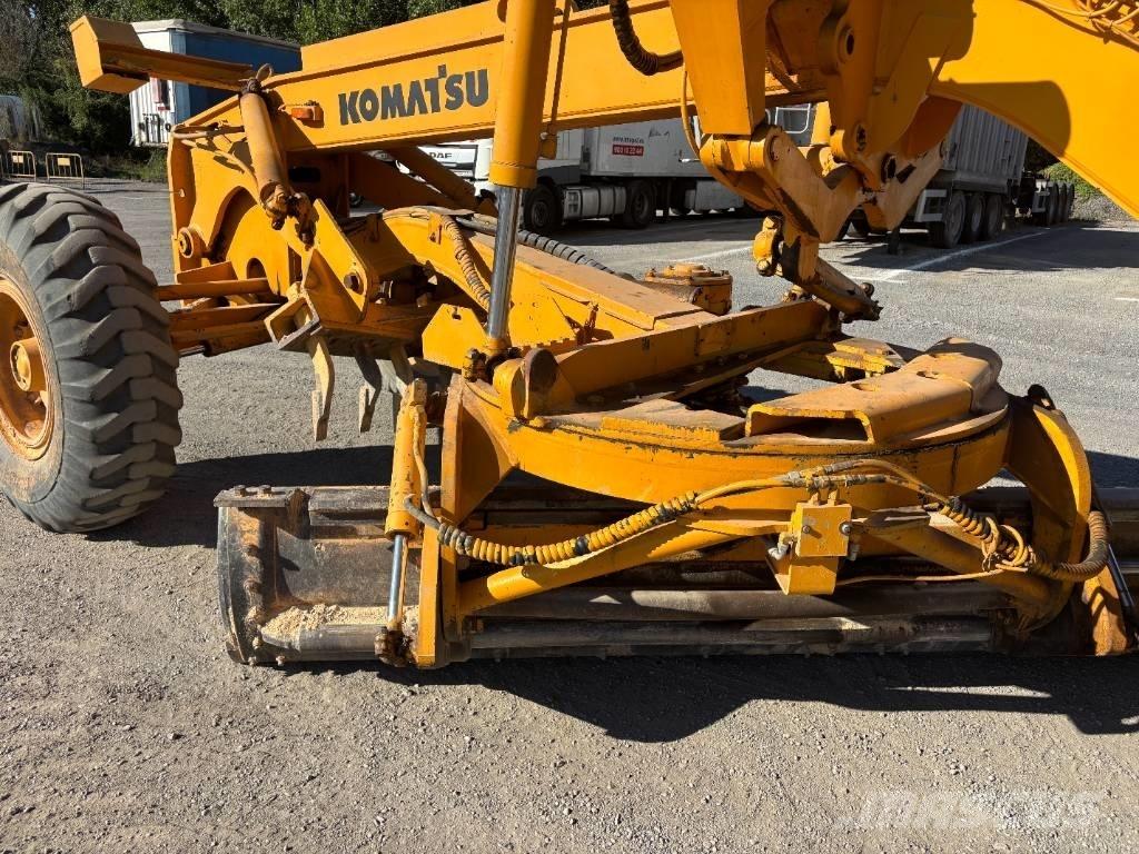 Komatsu GD 530 A Greideri