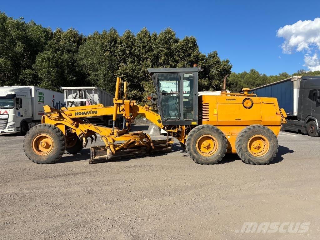 Komatsu GD 530 A Greideri