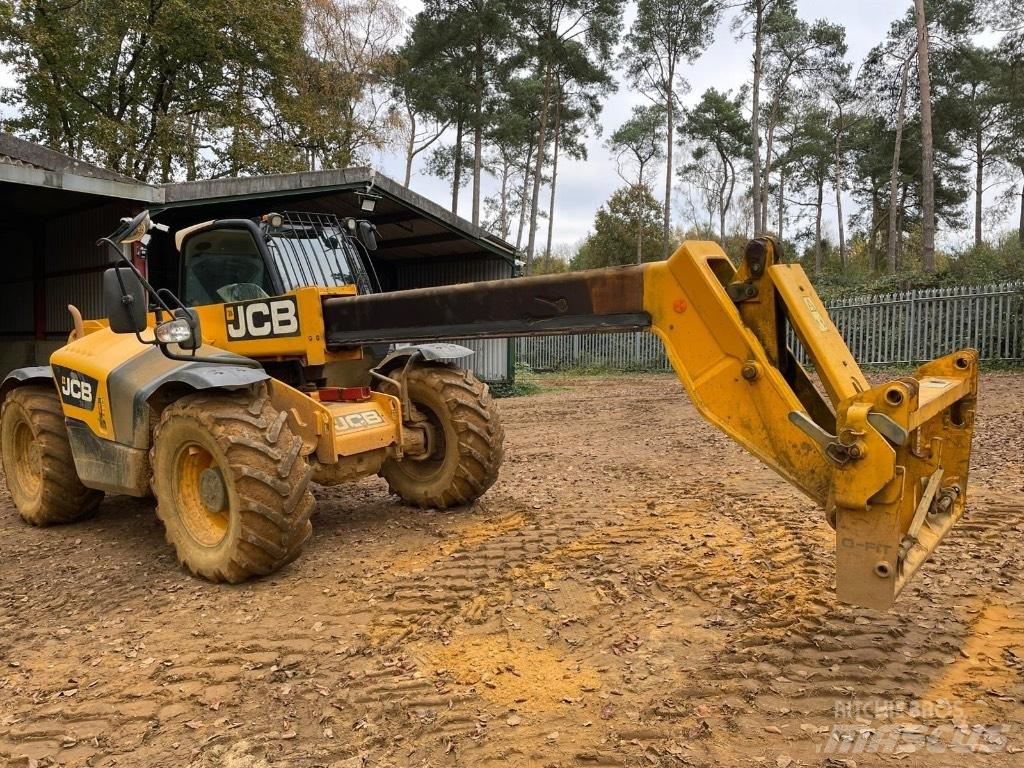 JCB 541-70 Lauksaimniecības pacēlāji