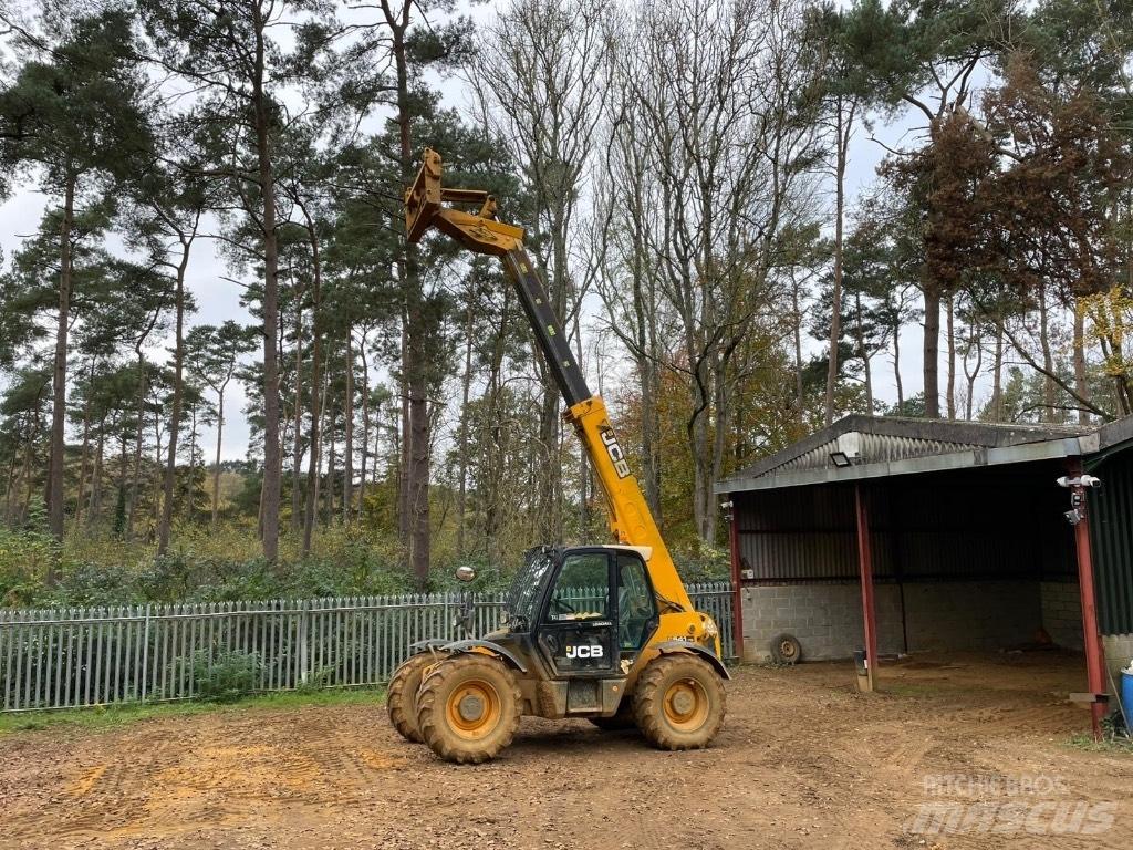JCB 541-70 Lauksaimniecības pacēlāji