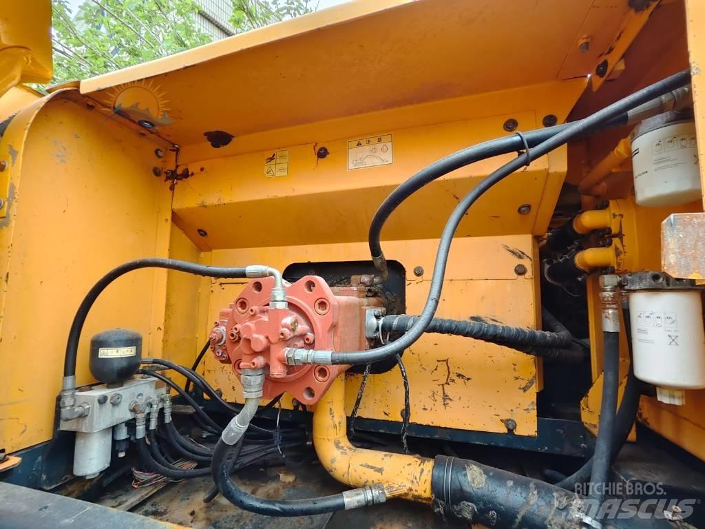 Hyundai R 300 LC-9S Kāpurķēžu ekskavatori