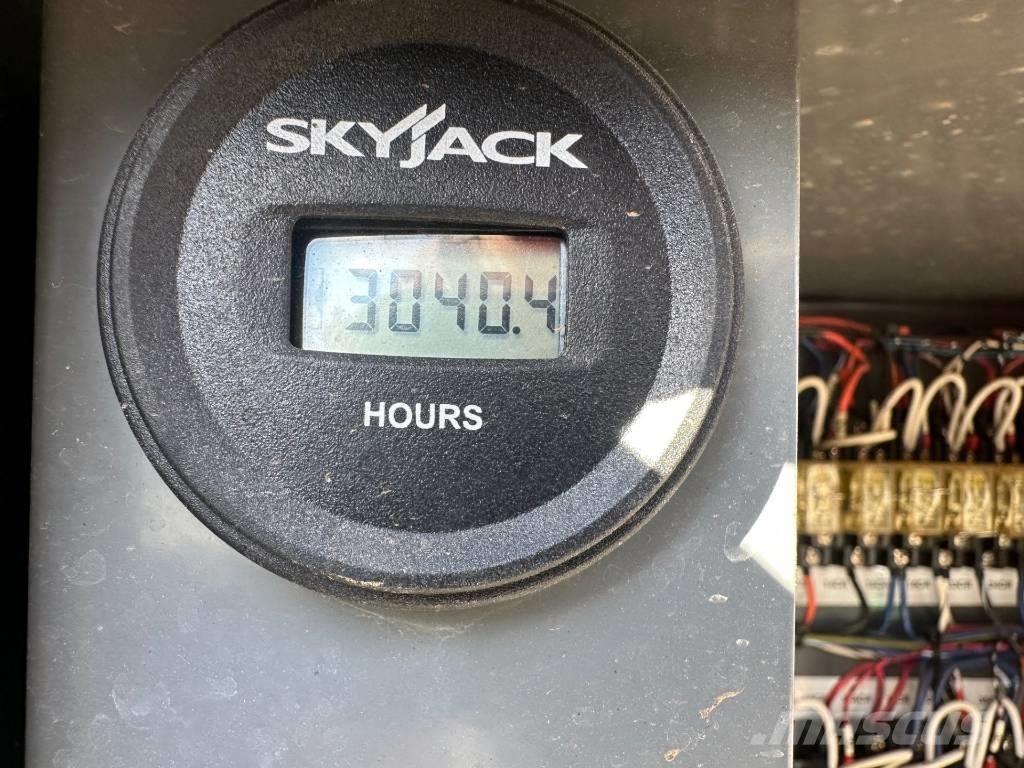 SkyJack SJ 8841 RT Šķerveida pacēlāji