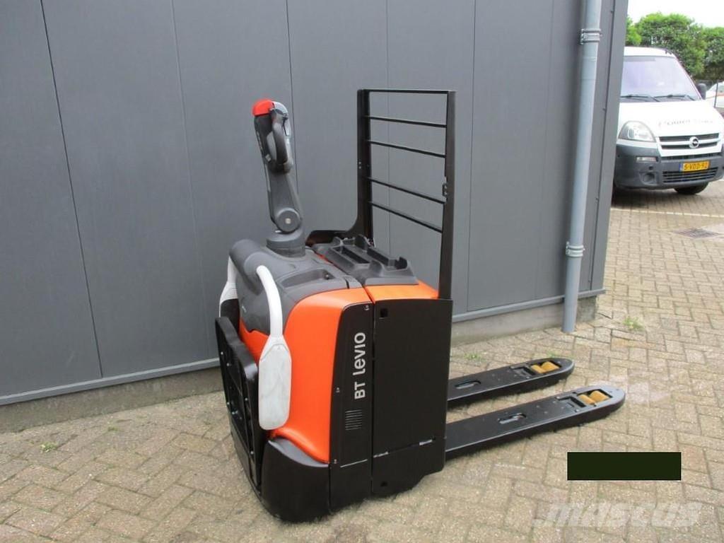 Toyota LPE200 Hidrauliskās stalažas ar platformu