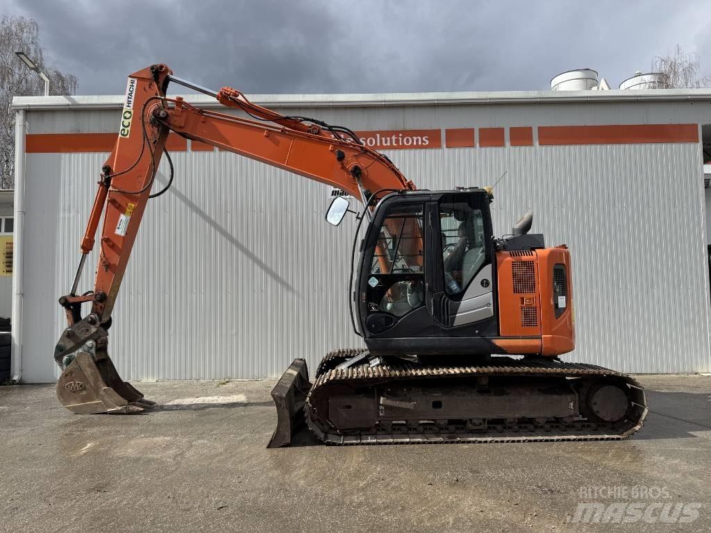 Hitachi ZX 135 US-6 Kāpurķēžu ekskavatori
