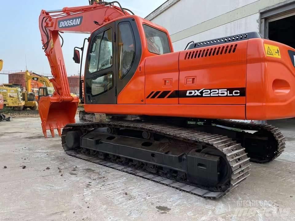 Doosan dx225 Kāpurķēžu ekskavatori
