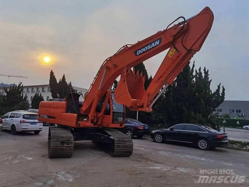 Doosan dx225 Kāpurķēžu ekskavatori