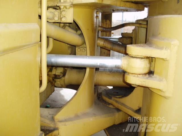 CAT 992 B Iekrāvēji uz riteņiem