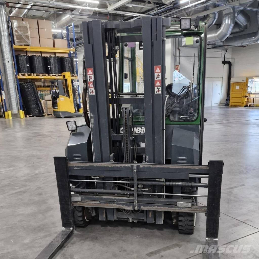 Combilift CBE2500 Četru virzienu krāvēji