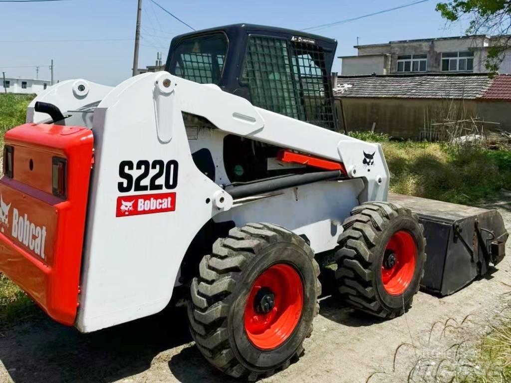 Bobcat S 220 Lietoti riteņu kompaktiekrāvēji