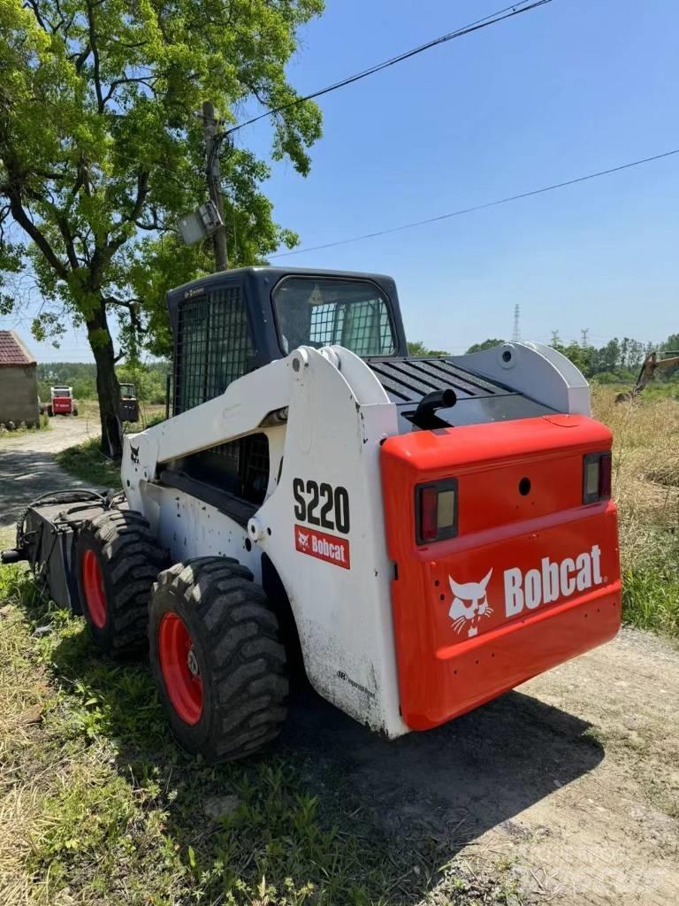 Bobcat S 220 Lietoti riteņu kompaktiekrāvēji