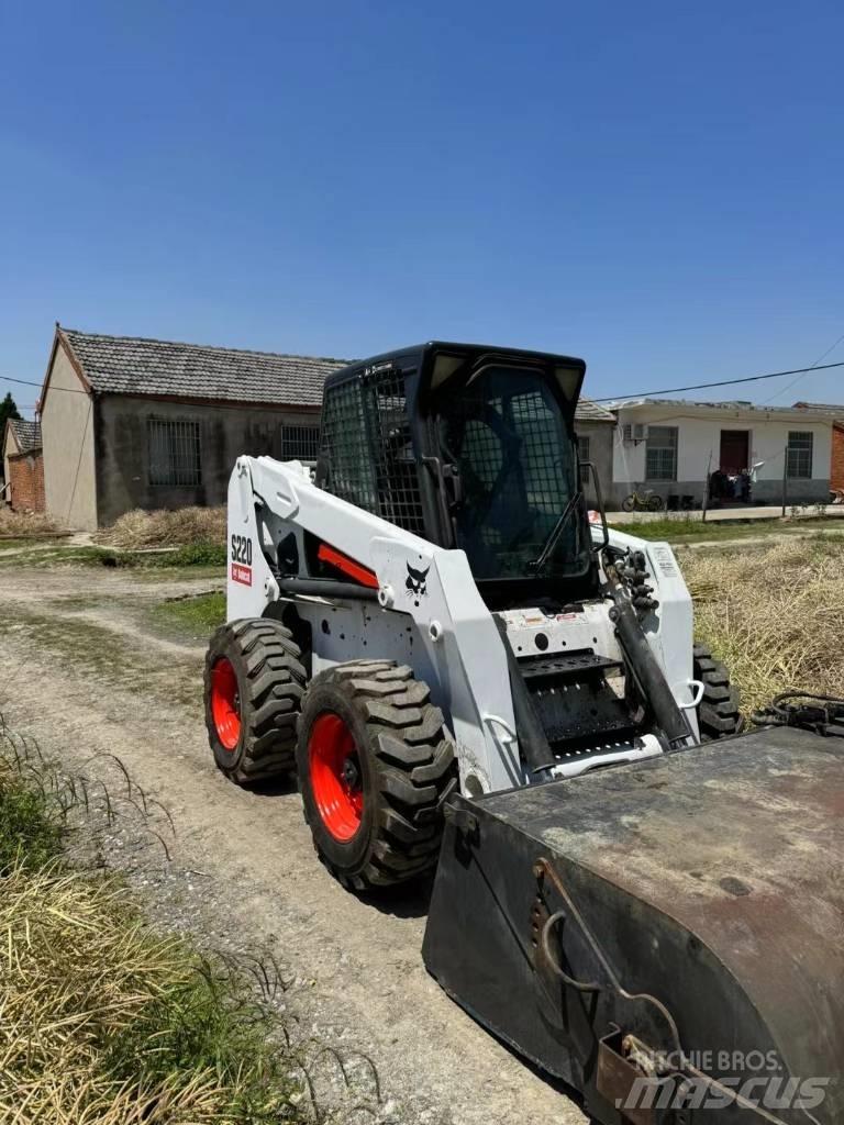 Bobcat S 220 Lietoti riteņu kompaktiekrāvēji