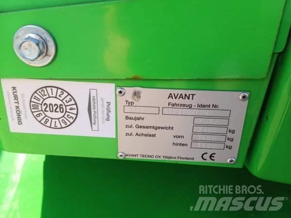 Avant 528 Lietoti riteņu kompaktiekrāvēji