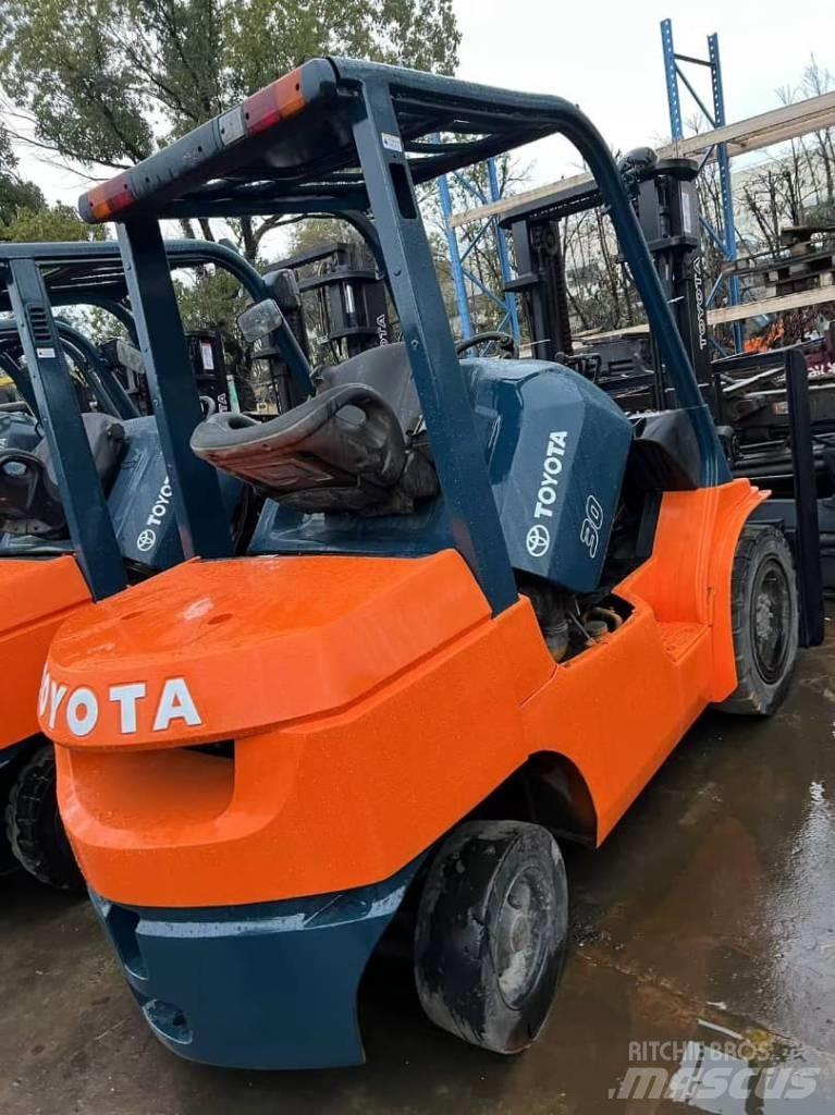 Toyota FD 30 Tehnika ar dīzeļa dzinēju