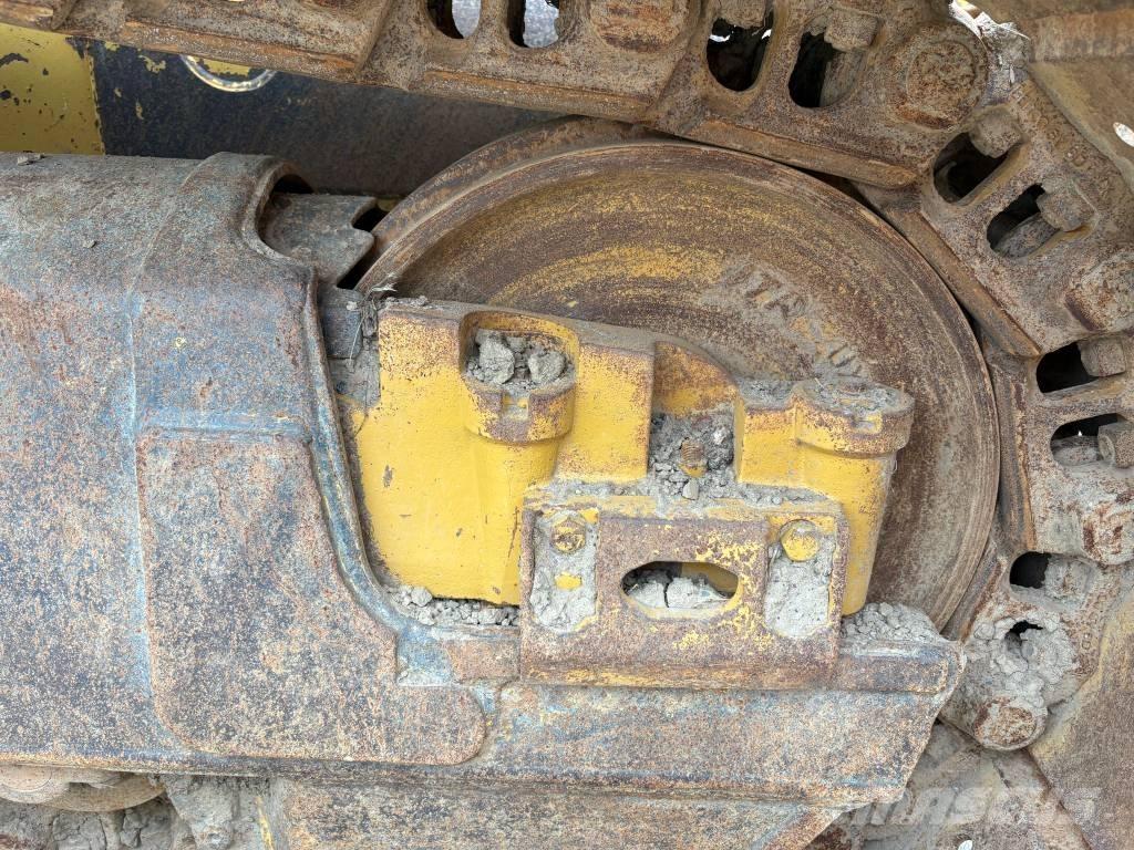 Komatsu D65PX-18 Kāpurķēžu buldozeri