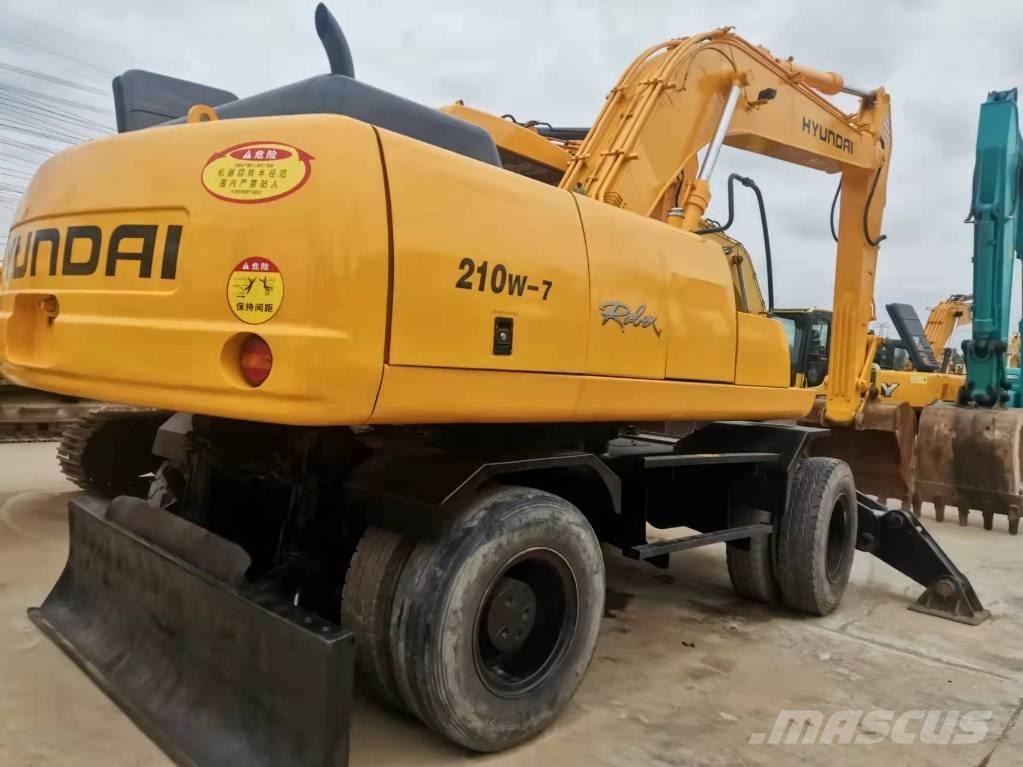 Hyundai 210-7 Ekskavatori uz riteņiem